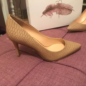 jessica simpson levin pump